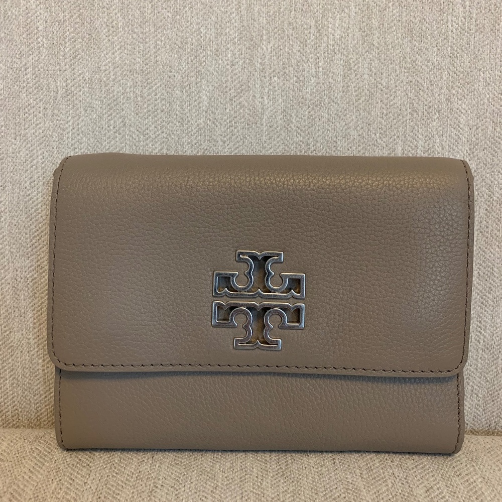 Tory Burch Britten Chain Wallet - Picture 2 of 16